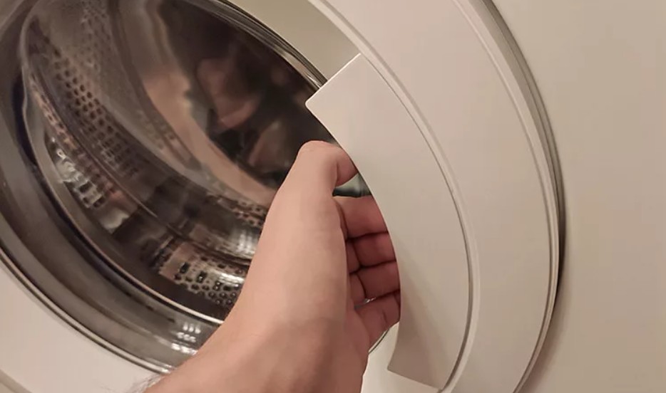 Заклинило дверь в стиральной машине